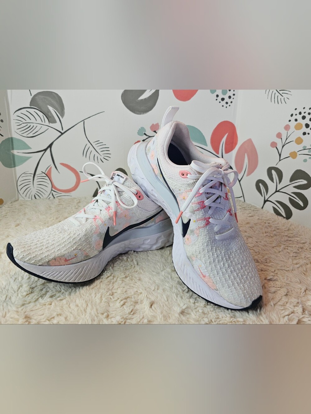 Nike Women's React Infinity Run Flyknit 3 Floral Watercolor Running Shoe Size 9